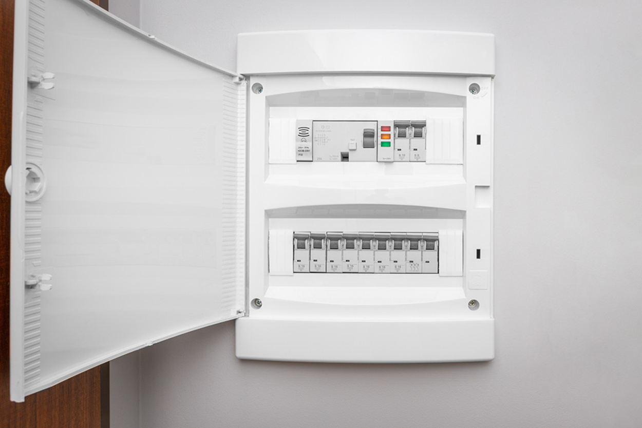 Über­spannungs­schutz bei Elektro Stumpf GmbH in Neuenmarkt