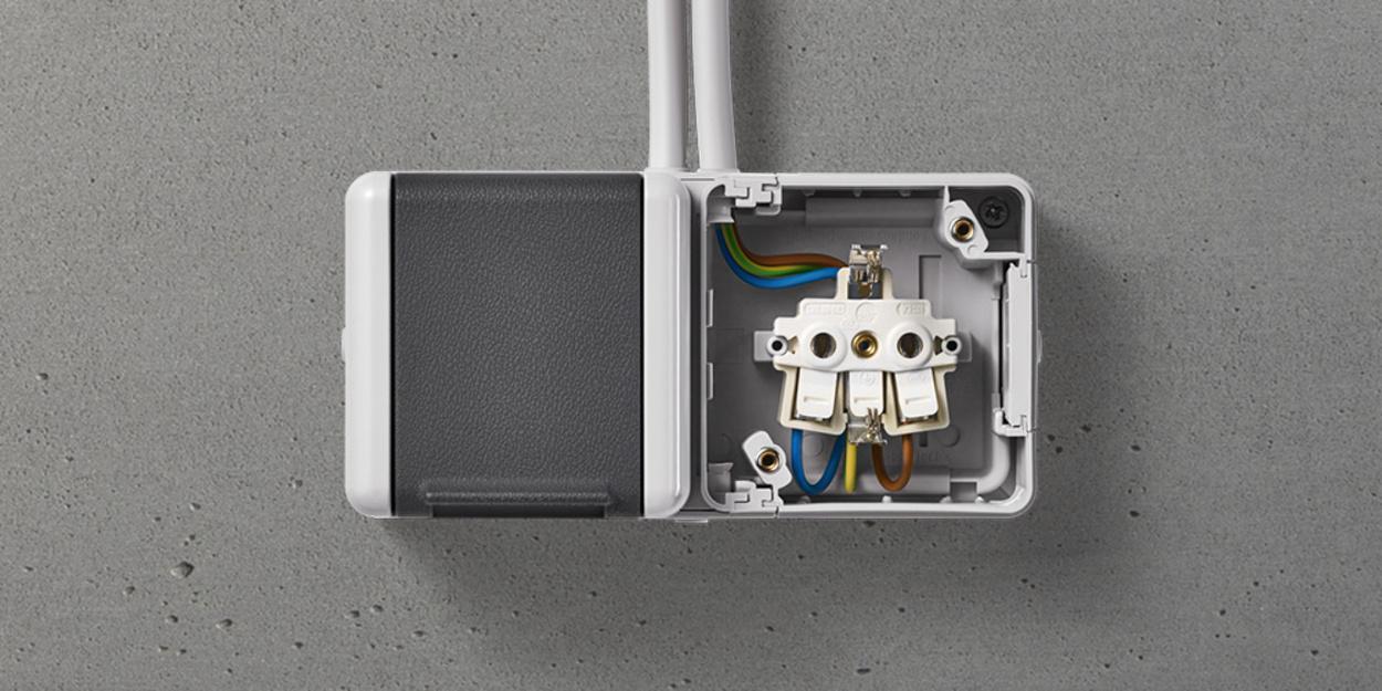 Doppelsteckdose mit Trennsteg bei Elektro Stumpf GmbH in Neuenmarkt